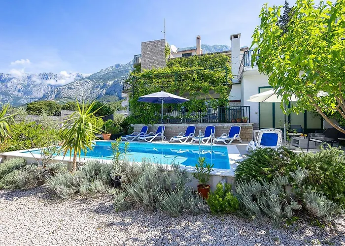 Beautiful Home In Makarska With Kitchen