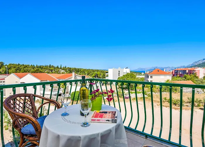 Beautiful Home In Makarska With Kitchen