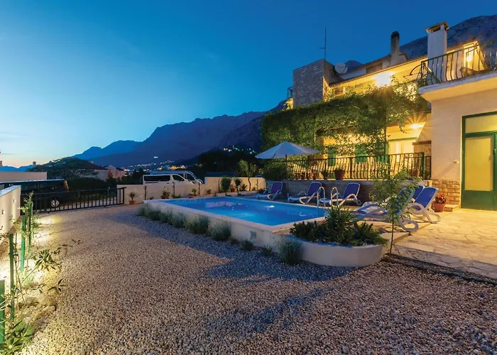 Beautiful Home In Makarska With Kitchen
