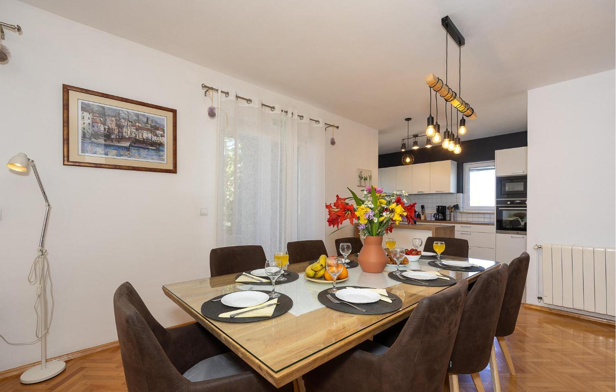 Holiday home Beautiful In With Kitchen *